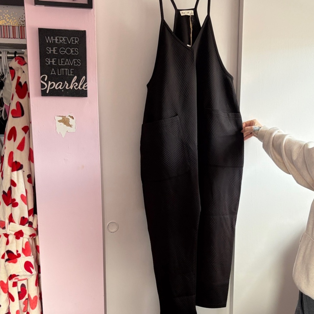 Chic Black Sleeveless Jumpsuit